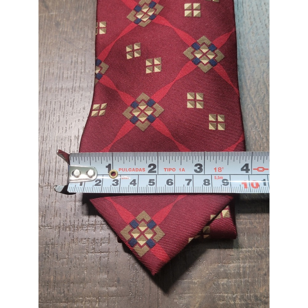 Burberrys of London Silk Tie Mens Burgundy Geometric Diamond Hand Sewn USA Made
